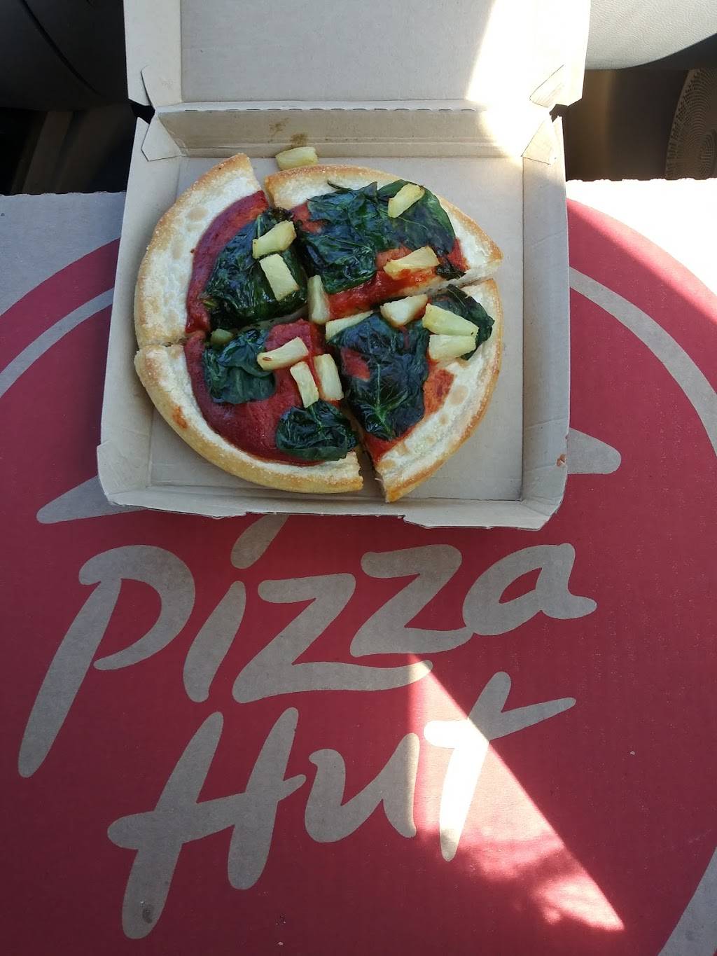 Pizza Hut | meal delivery | 1885 S Rock Rd, Wichita, KS 67207, USA | 3166855577 OR +1 316-685-5577