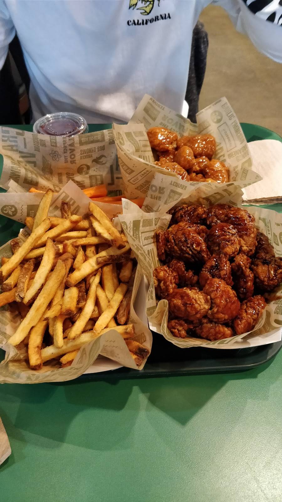 Wingstop | restaurant | 3584 S Figueroa St, Los Angeles, CA 90007, USA | 2137459464 OR +1 213-745-9464
