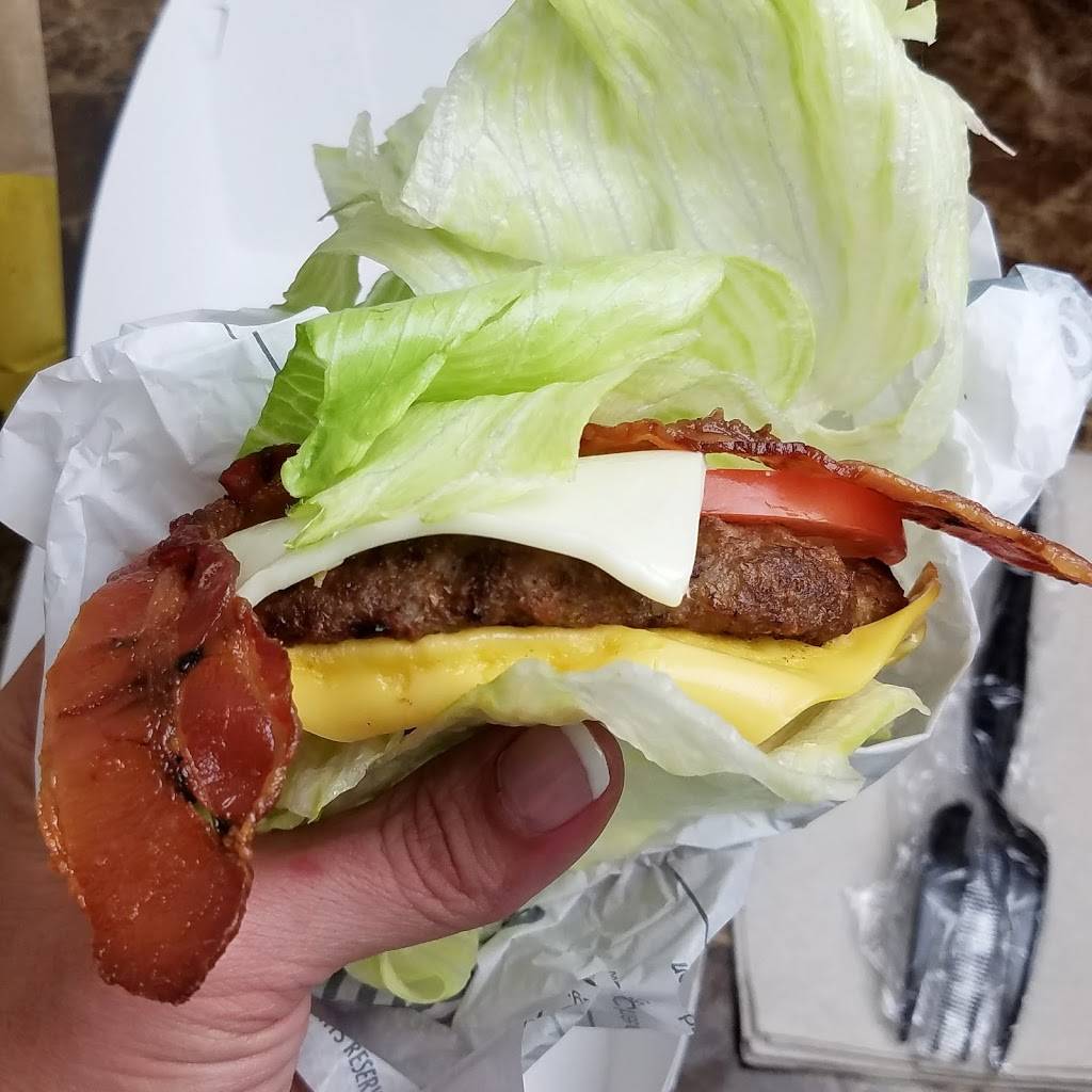 Hardees | restaurant | 407 W Main St, McMinnville, TN 37110, USA | 9314735220 OR +1 931-473-5220