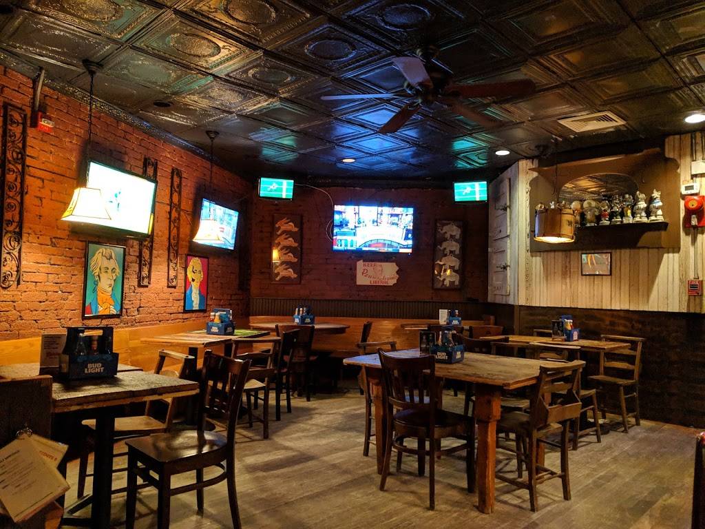 Capitol Lounge | restaurant | 229 Pennsylvania Ave SE, Washington, DC 20003, USA | 2025472098 OR +1 202-547-2098