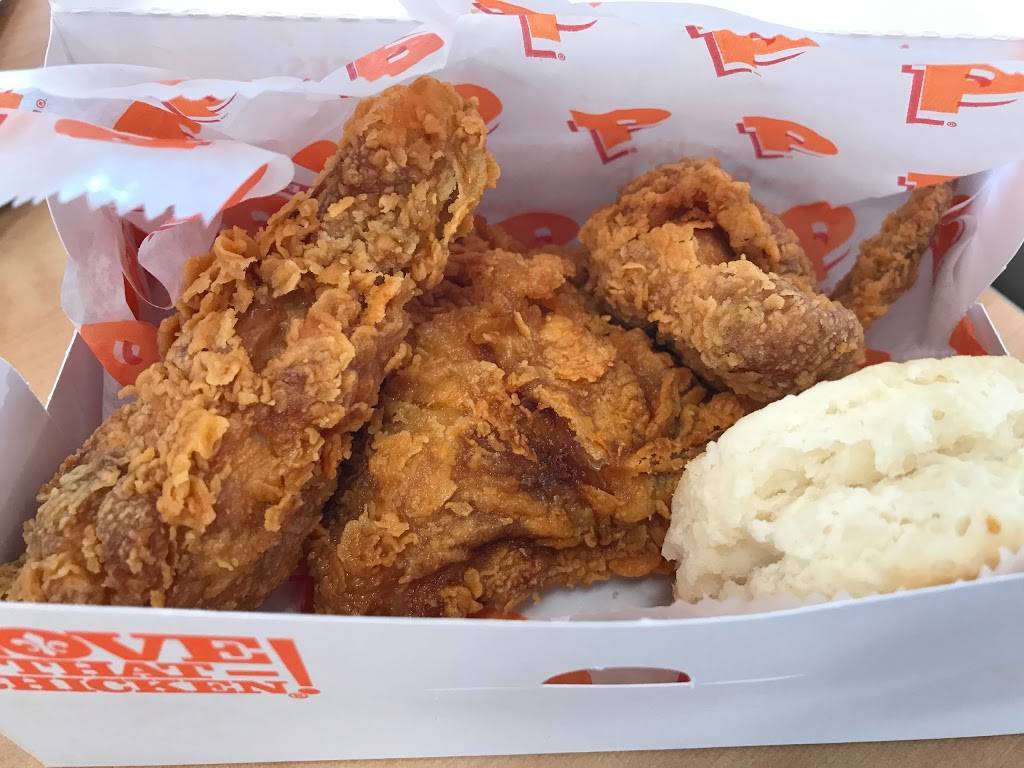 Popeyes Louisiana Kitchen | restaurant | 4621 Silver Hill Rd, Suitland, MD 20746, USA | 3014201600 OR +1 301-420-1600