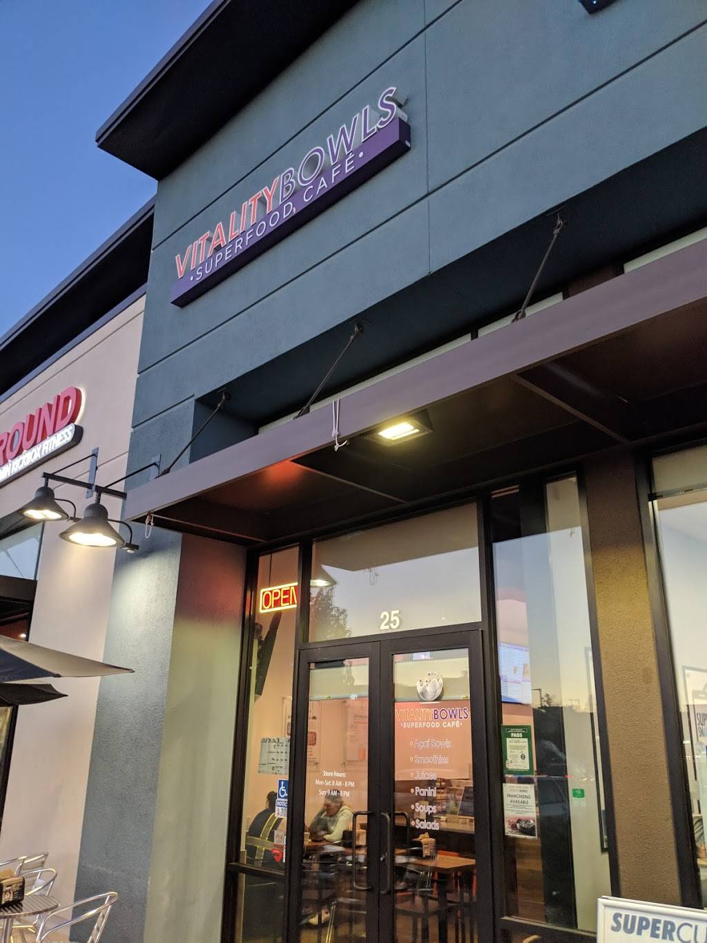 Vitality Bowls San Jose - Brokaw | restaurant | 1088 E Brokaw Rd #25, San Jose, CA 95131, USA | 4085737913 OR +1 408-573-7913