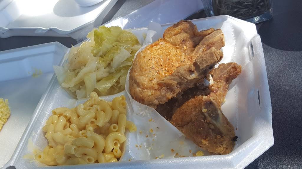 Three Chicks Soul Food | restaurant | 1716 W Howard Ln, Austin, TX 78727, USA | 5129092573 OR +1 512-909-2573