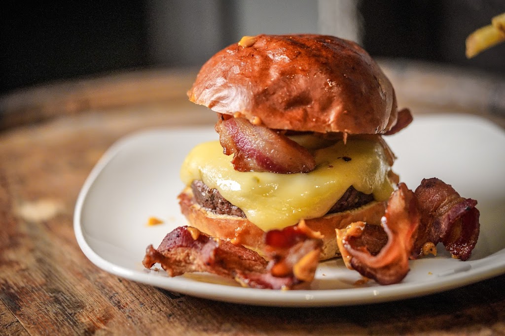 Sanfords | restaurant | 30-13 Broadway, Astoria, NY 11106, USA | 7189329569 OR +1 718-932-9569