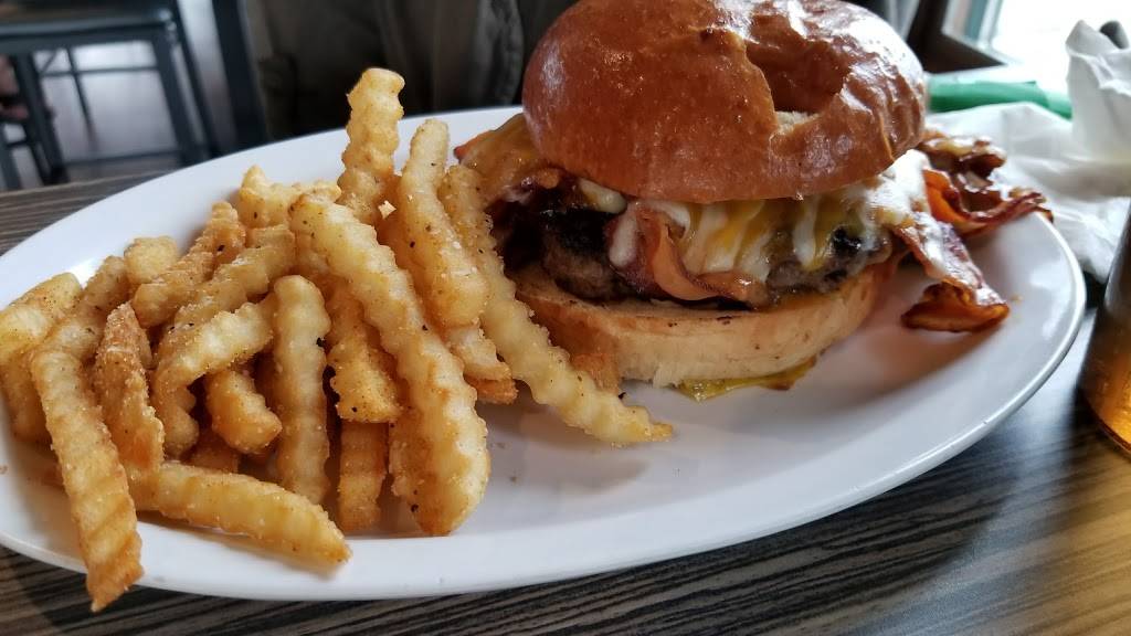 Maggies Waterfront Cafe | restaurant | 9242 N Delaware Ave, Philadelphia, PA 19114, USA | 2156376716 OR +1 215-637-6716