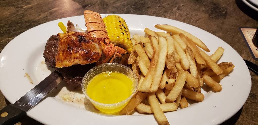 Chucks Roadhouse Bar & Grill | restaurant | 9 Jim Kimmett Blvd, Napanee, ON K7R 0B3, Canada | 6133546200 OR +1 613-354-6200