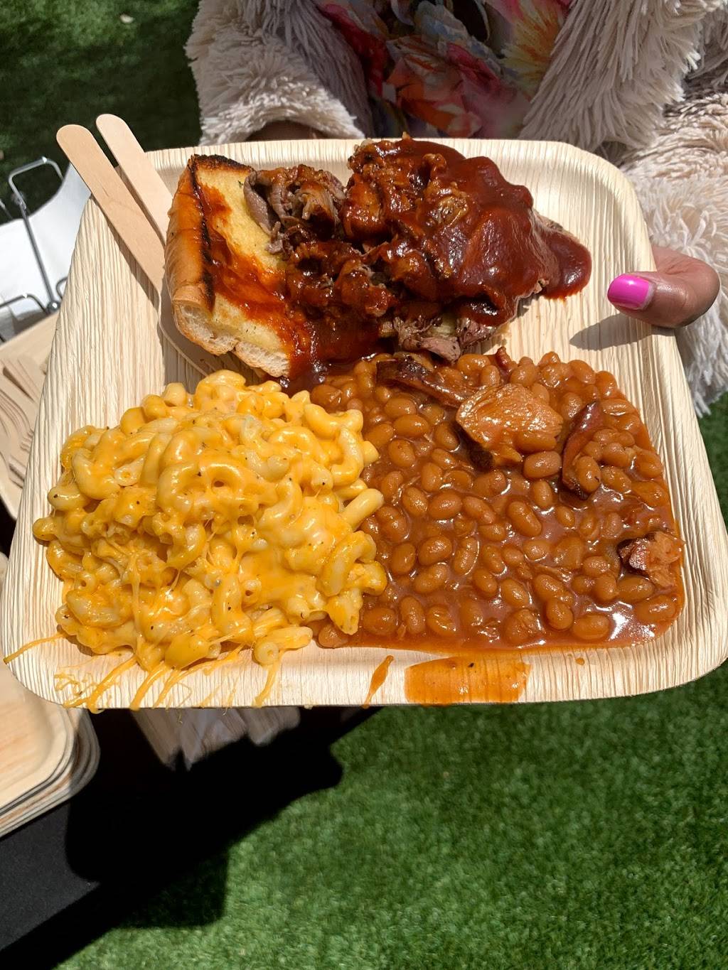 Its In the Sauce BBQ | restaurant | 1661 Pacific Ave Suite 12, Oxnard, CA 93033, USA | 8058151649 OR +1 805-815-1649