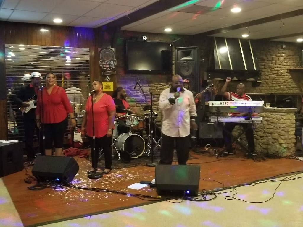 Ebony & Ivory Restaurant | restaurant | 5101 E 38th St, Indianapolis, IN 46218, USA | 3176026688 OR +1 317-602-6688