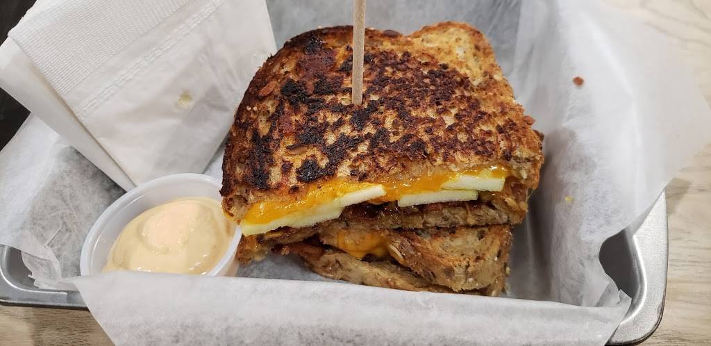 The Grilled Cheese Effect | restaurant | 27-31 Mechanic St, Paris, ON N3L 1K2, Canada | 5197208091 OR +1 519-720-8091