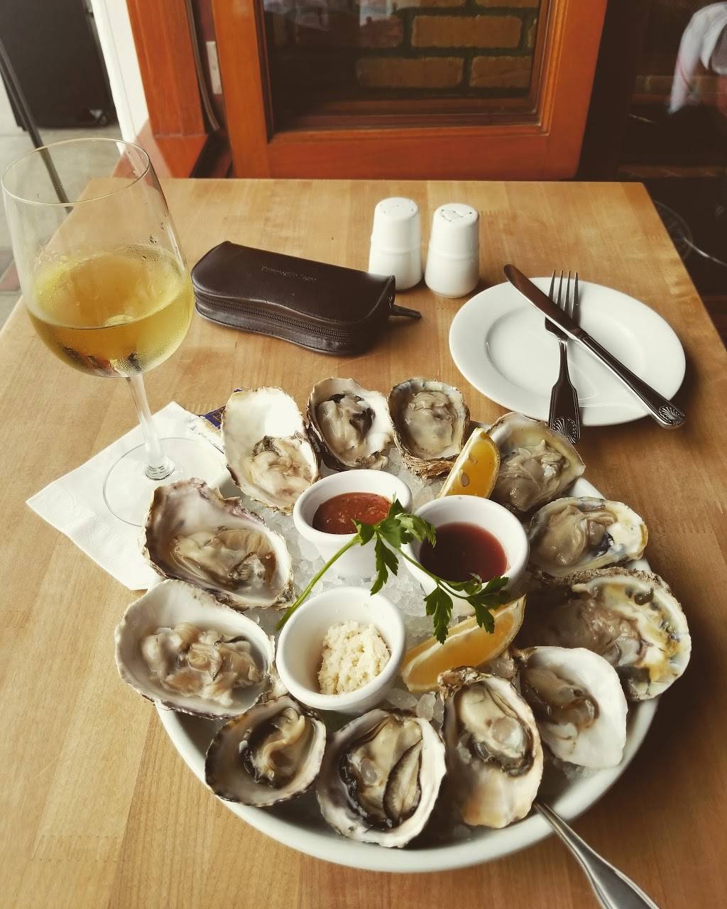 Fly N Fish Oyster Bar and Grill | restaurant | 2304 W Oceanfront, Newport Beach, CA 92663, USA | 9496738400 OR +1 949-673-8400
