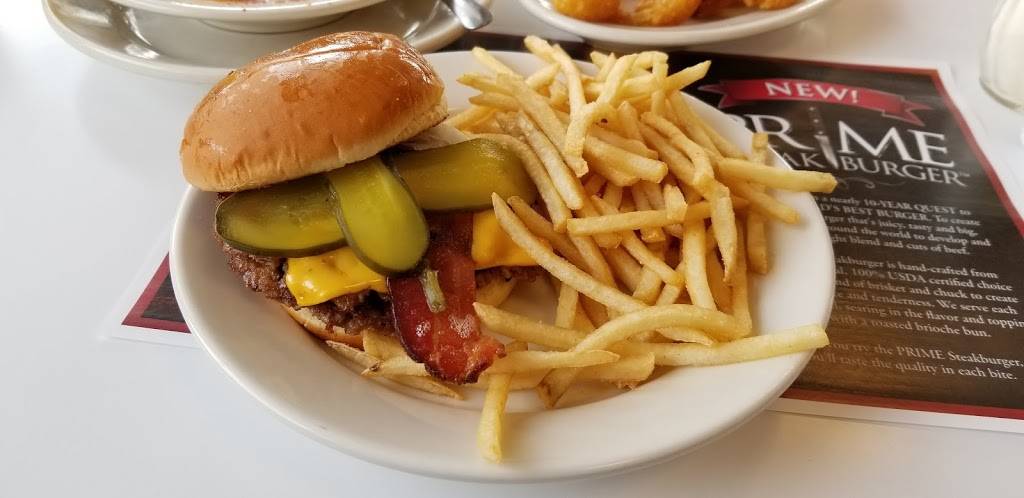 Steak n Shake | restaurant | 3229 N University St, Peoria, IL 61604, USA | 3096828723 OR +1 309-682-8723