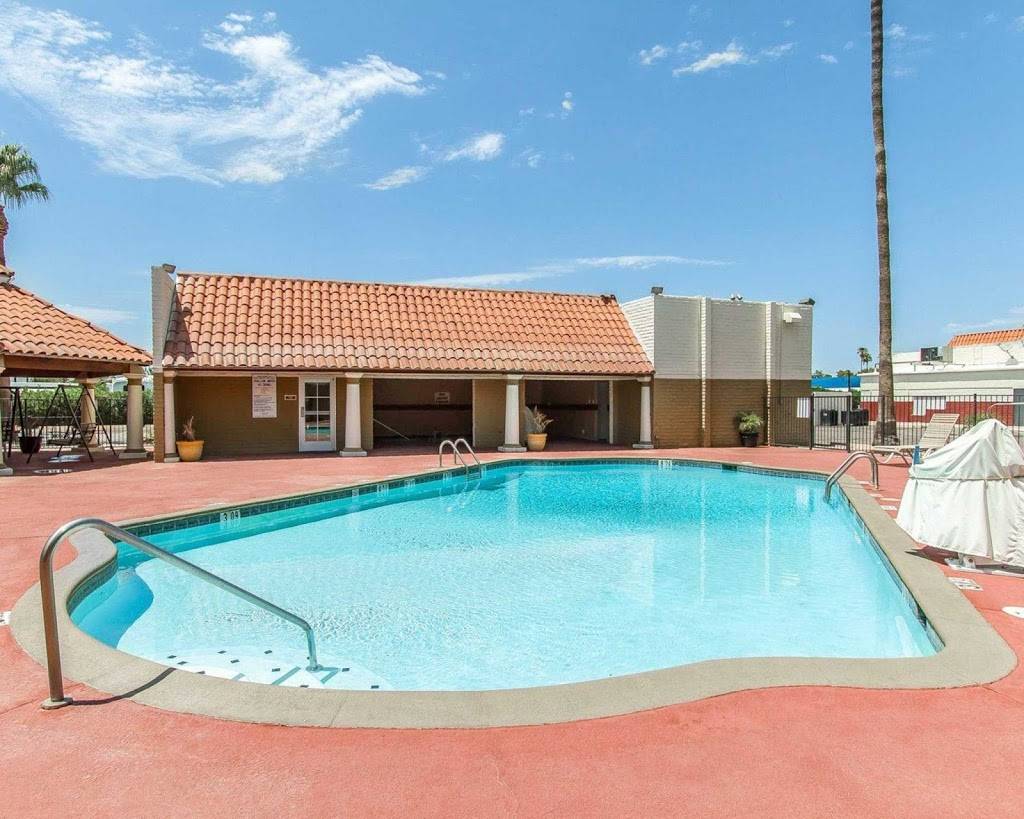 Econo Lodge Inn & Suites Mesa | restaurant | 951 W Main St, Mesa, AZ 85201, USA | 4808331231 OR +1 480-833-1231