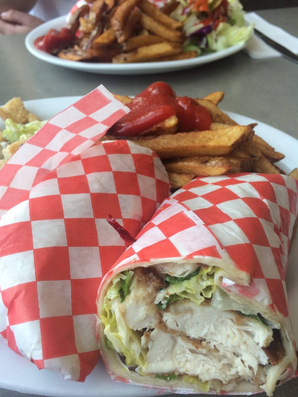 Harrys Restaurant | restaurant | 16 Base Line Rd W, London, ON N6J 1T4, Canada | 5194381360 OR +1 519-438-1360