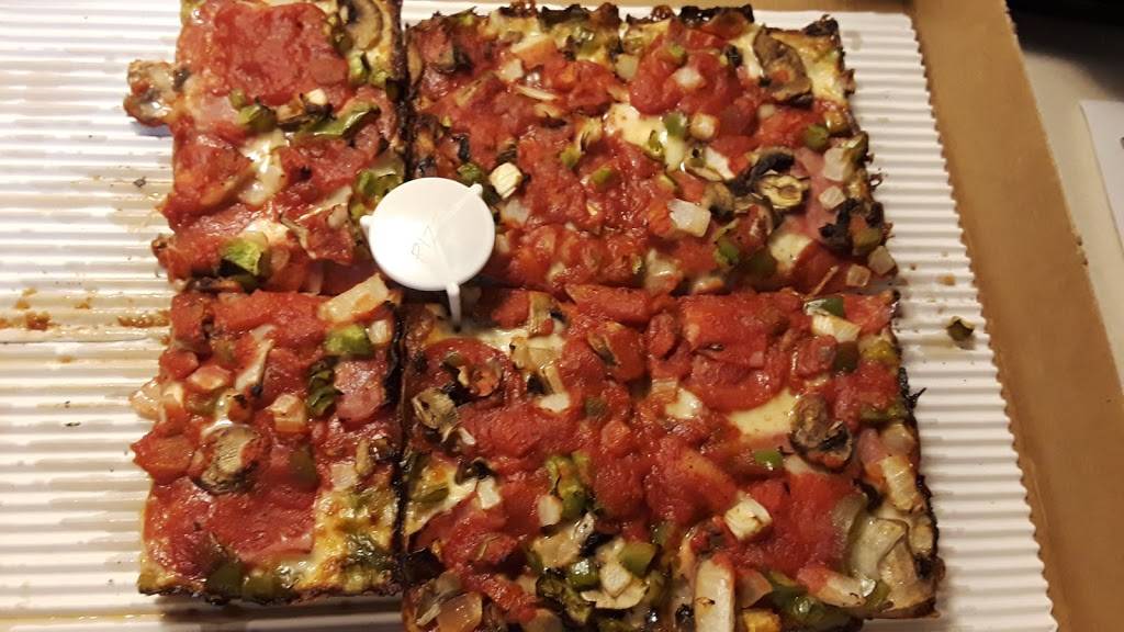 Cloverleaf Pizza | restaurant | 54786 Dequindre Rd, Shelby Charter Twp, MI 48316, USA | 2487912100 OR +1 248-791-2100