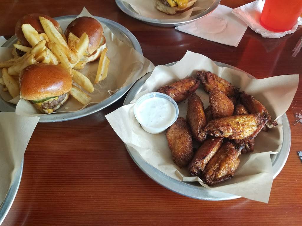 Hooters | restaurant | 1511 N Collins St, Arlington, TX 76011, USA | 8172653861 OR +1 817-265-3861