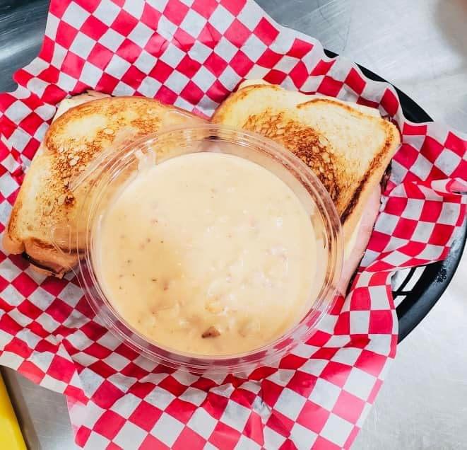 Berts Tavern | restaurant | 115 N Fry St, Yates Center, KS 66783, USA | 6203125004 OR +1 620-312-5004