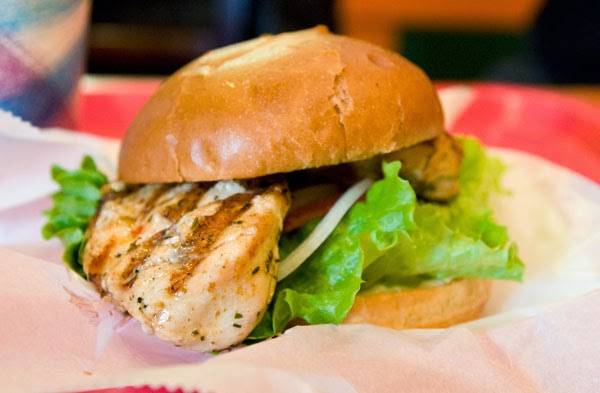 Schnappers Hots | restaurant | 1528 Periwinkle Way, Sanibel, FL 33957, USA | 2394728686 OR +1 239-472-8686