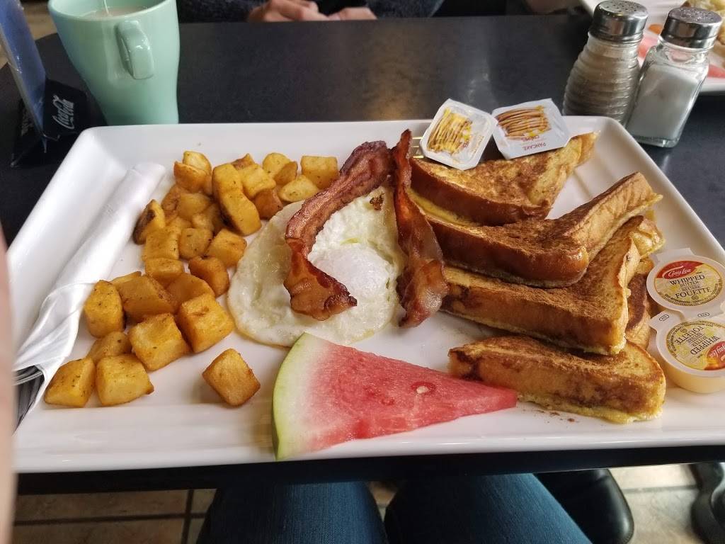 Giggling Tomatoes | restaurant | 2280 Bovaird Dr E, Brampton, ON L6R 3J5, Canada | 9057896419 OR +1 905-789-6419