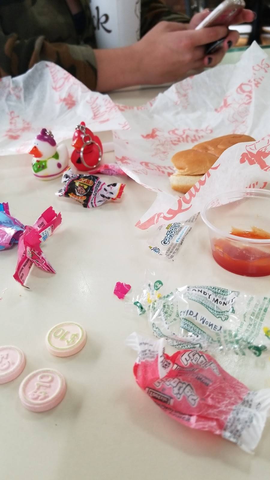 Mr Quick Drive-In | restaurant | 650 Whitehall Rd, Muskegon, MI 49445, USA | 2317444592 OR +1 231-744-4592