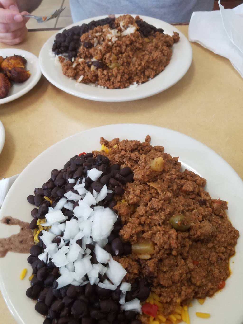 Plato Latino | restaurant | 202 E Bearss Ave, Tampa, FL 33613, USA | 8139687100 OR +1 813-968-7100