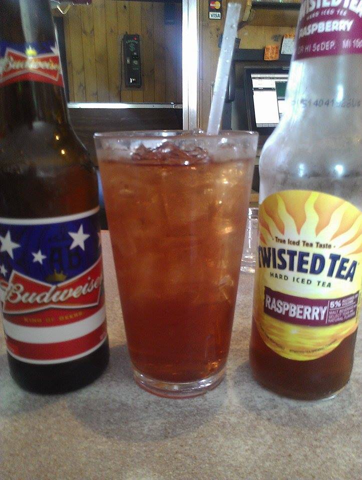 Little Joes Bar & Grill | restaurant | 740 Sabattus St, Lewiston, ME 04240, USA | 2077838361 OR +1 207-783-8361