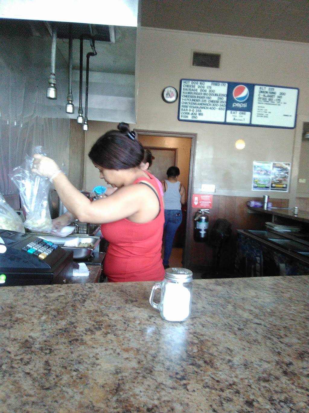 Bills Place | restaurant | 127 N Patterson St, Maxton, NC 28364, USA | 9108445137 OR +1 910-844-5137