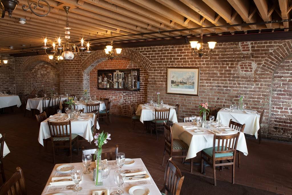 River House Seafood | restaurant | 125 W River St, Savannah, GA 31401, USA | 9122341900 OR +1 912-234-1900