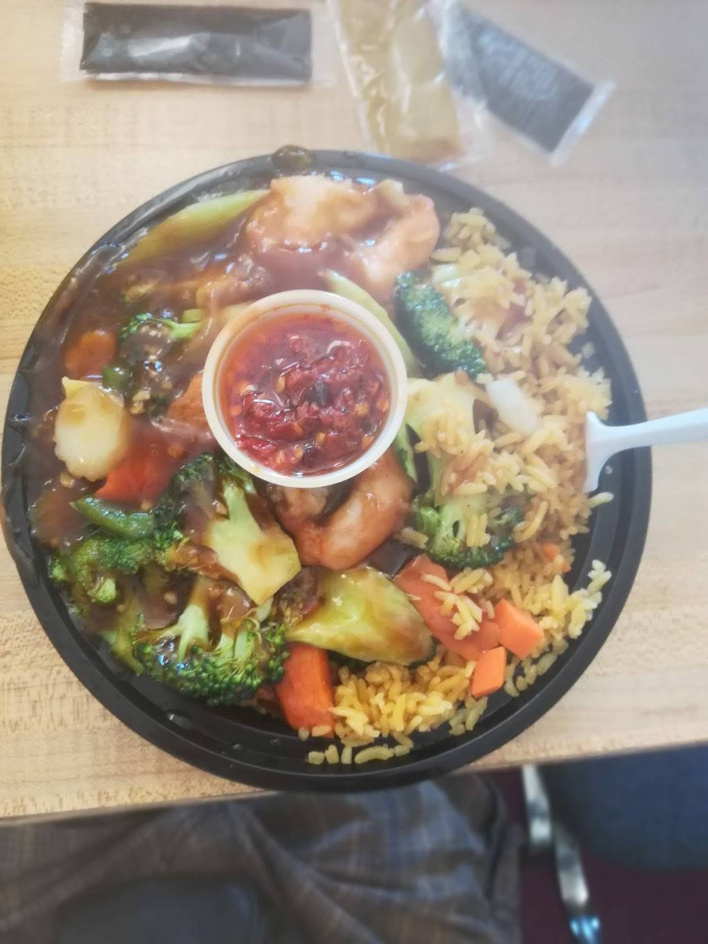 Wing Kee | restaurant | 23161 Emery Rd, Cleveland, OH 44128, USA | 2168310100 OR +1 216-831-0100