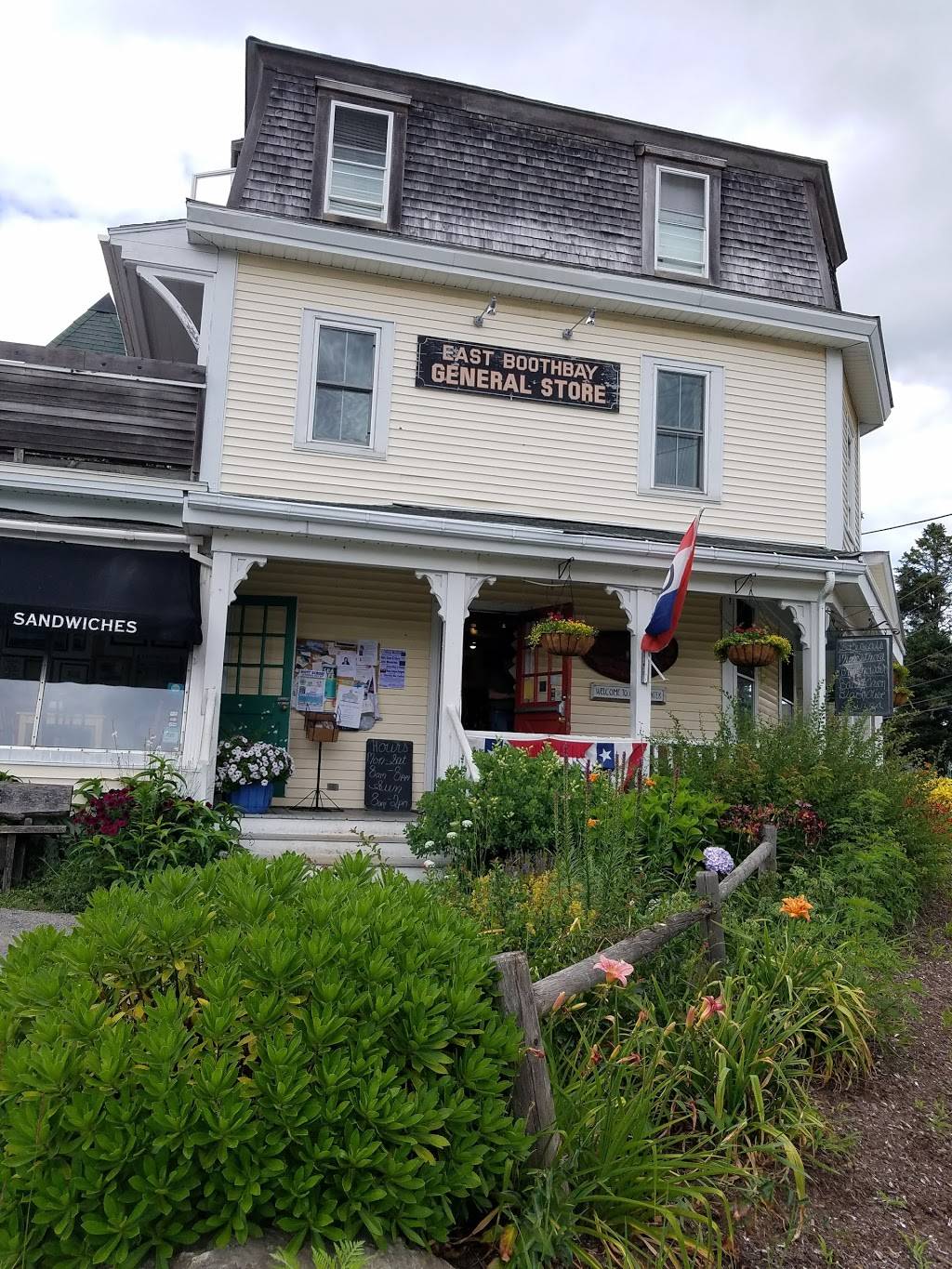 East Boothbay General Store | meal takeaway | 255 Ocean Point Rd, East Boothbay, ME 04544, USA | 2076337800 OR +1 207-633-7800
