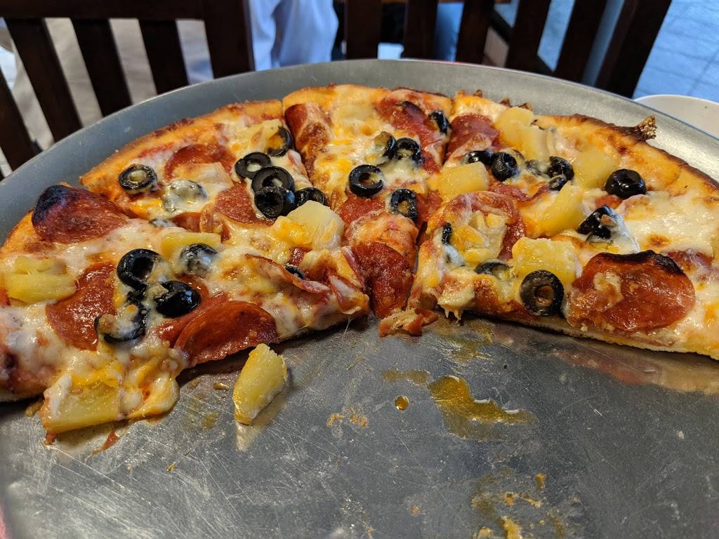Big Kahunas Pizza | restaurant | 550 Paiea St, Honolulu, HI 96819, USA | 8088335588 OR +1 808-833-5588