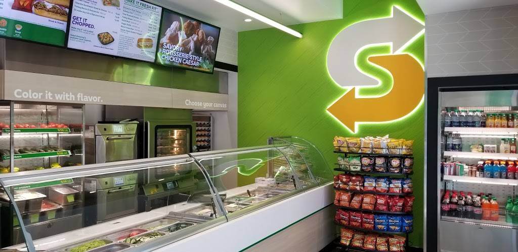 Subway | restaurant | 126 E Cermak Rd, Chicago, IL 60616, USA | 3127944124 OR +1 312-794-4124