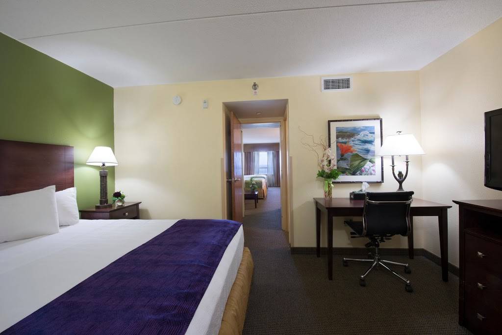 Edgewater Hotel and Waterpark | restaurant | 2400 London Rd, Duluth, MN 55812, USA | 2187283601 OR +1 218-728-3601