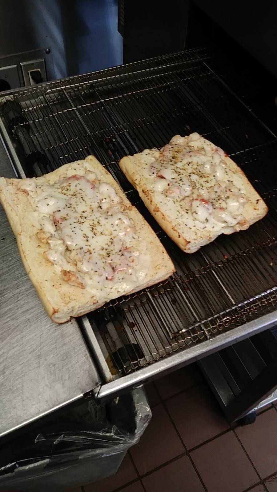 Penn Station East Coast Subs | meal takeaway | 3928 Dutchmans Ln, Louisville, KY 40207, USA | 5028914100 OR +1 502-891-4100