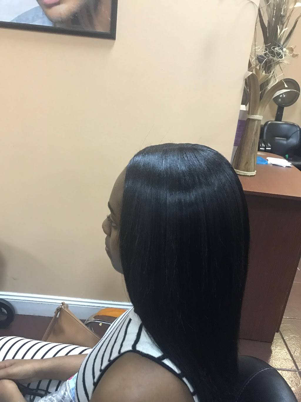 Deluxe Barber & Beauty Salon | restaurant | 1251 E Fowler Ave e, Tampa, FL 33612, USA | 8139712900 OR +1 813-971-2900