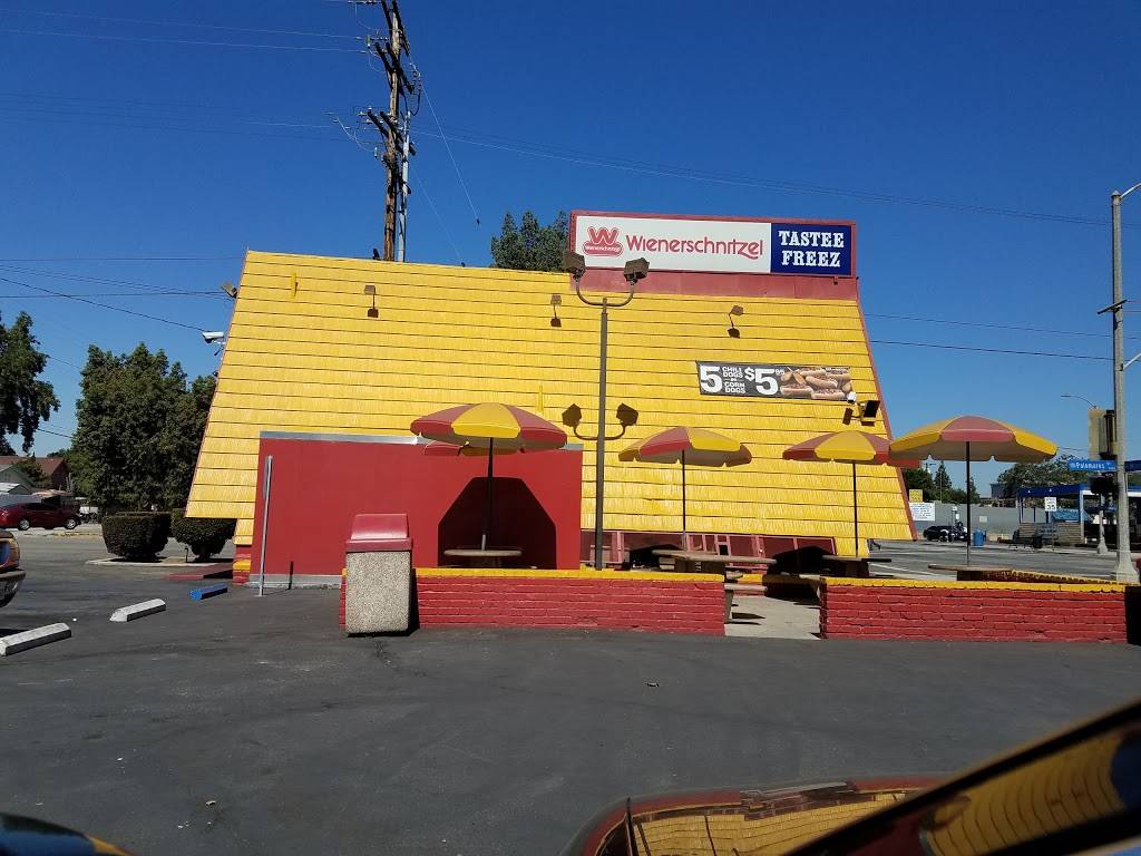 Wienerschnitzel | restaurant | 520 E Mission Blvd, Pomona, CA 91766, USA | 9096291240 OR +1 909-629-1240