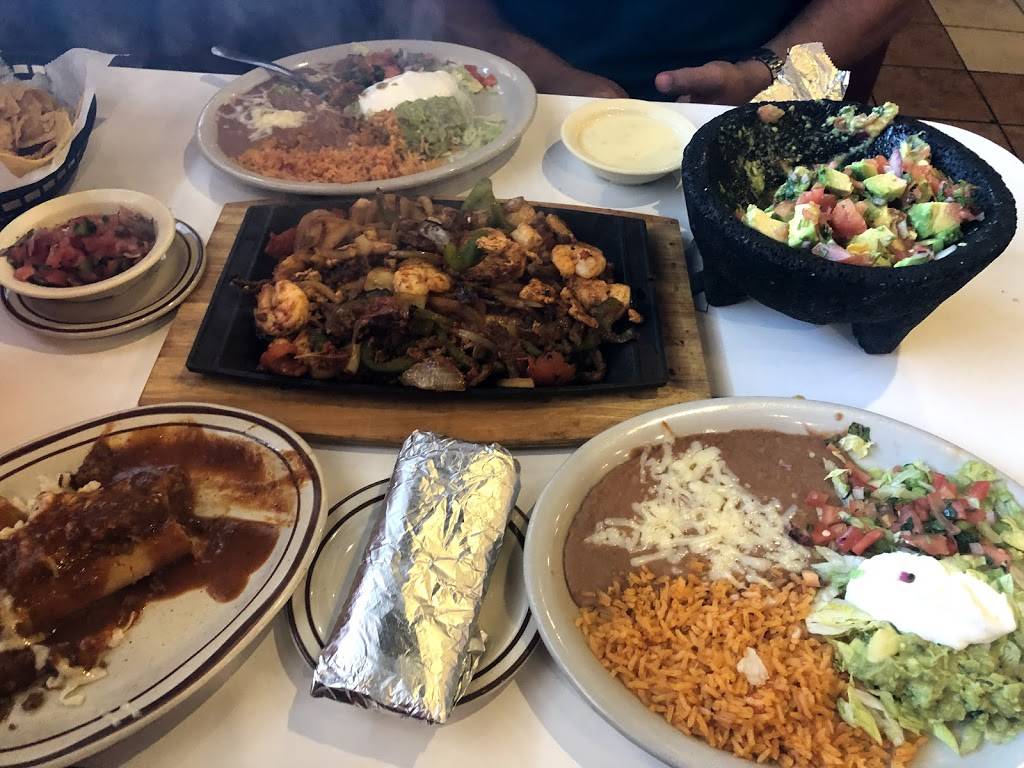 La Tia Mexican Restaurant | restaurant | 100 Hwy 52 W, Lafayette, TN 37083, USA | 6156666868 OR +1 615-666-6868