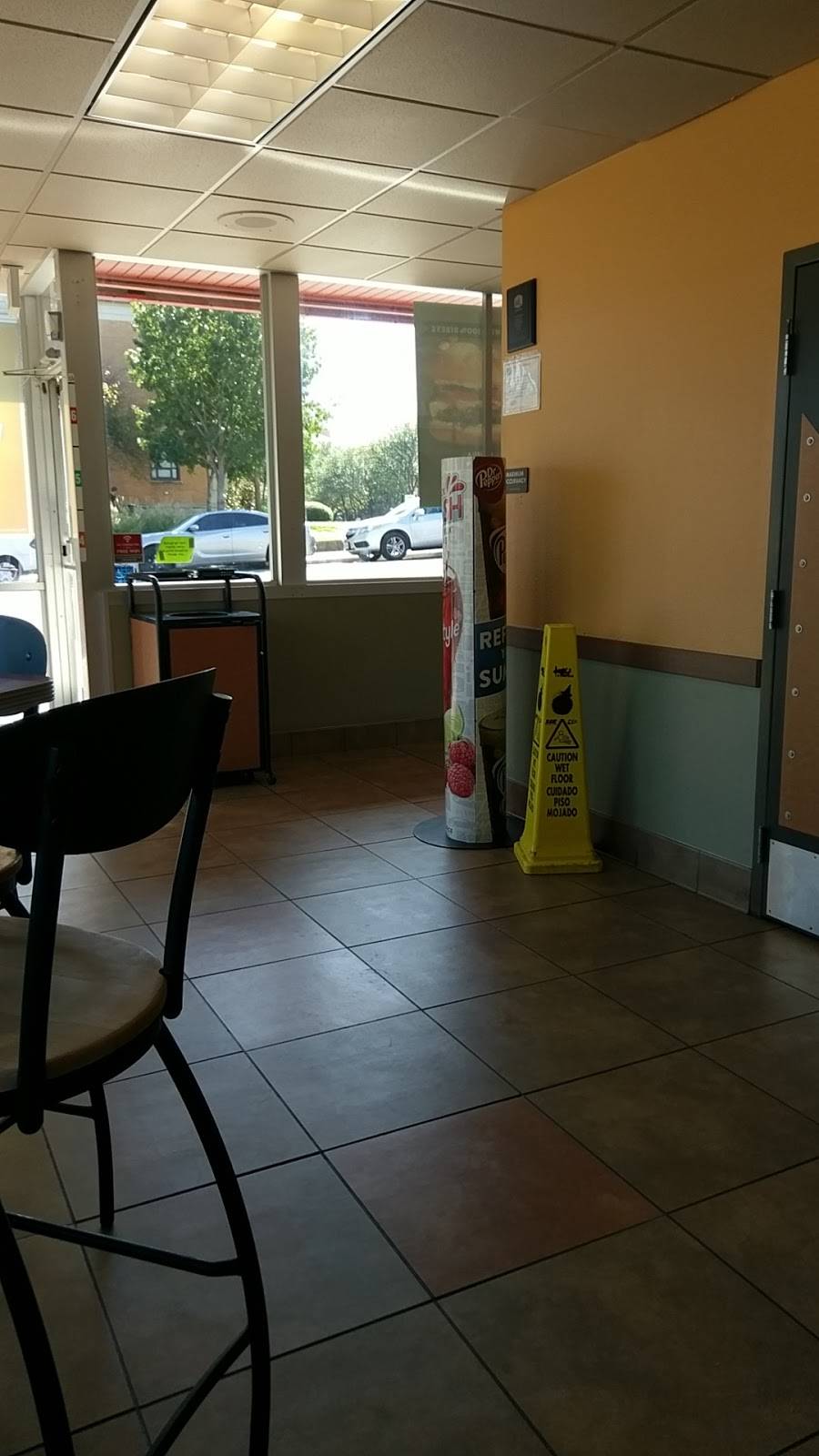 Jack in the Box | restaurant | 1408 W Hickory St, Denton, TX 76201, USA | 9403878342 OR +1 940-387-8342