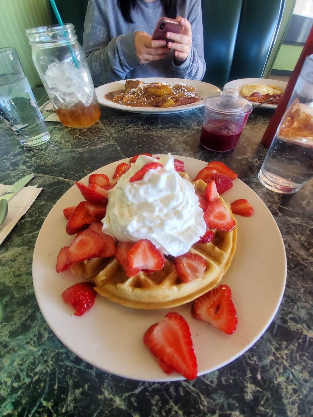 Shellys Breakfast, Lunch, and Dinner | restaurant | 17642 1st Ave S, Burien, WA 98148, USA | 2062466666 OR +1 206-246-6666