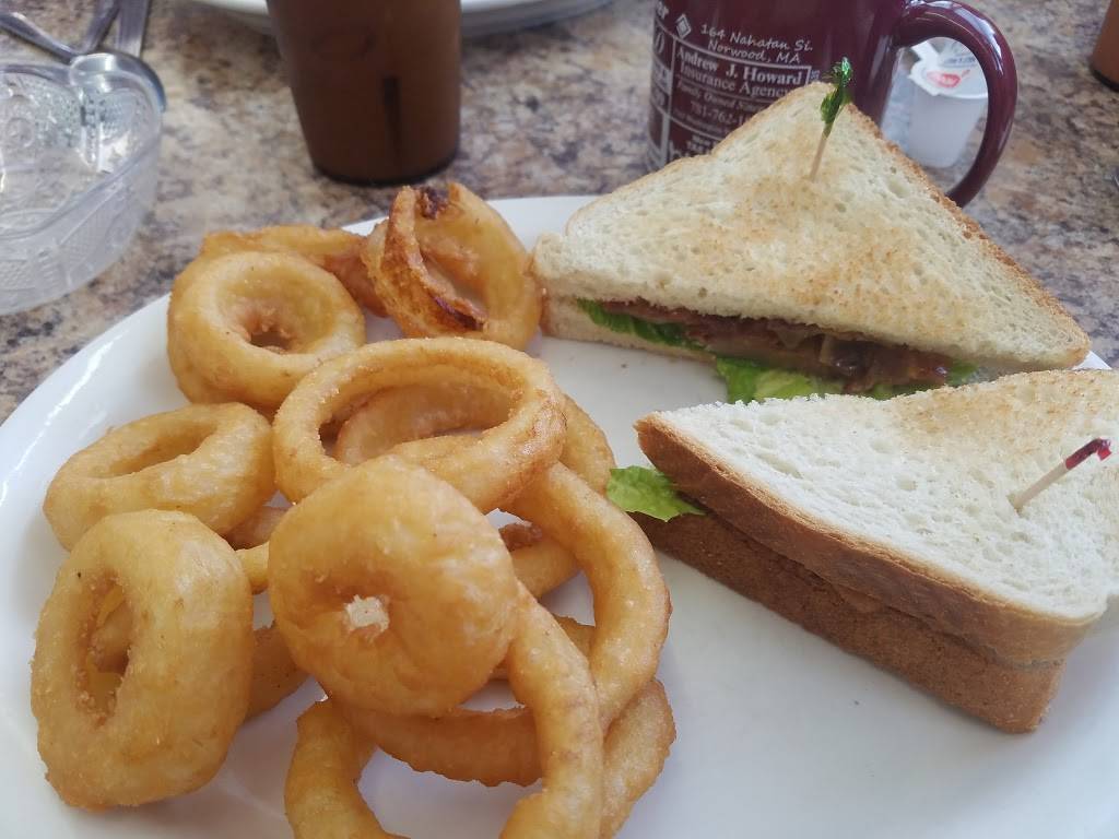 Norwood Town Square Diner | restaurant | 164 Nahatan St, Norwood, MA 02062, USA | 7817627085 OR +1 781-762-7085