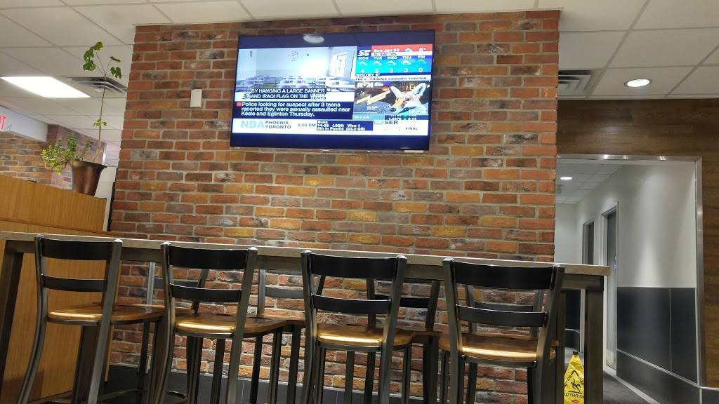 Harveys | restaurant | 99 Clair Rd E, Guelph, ON N1L 0J7, Canada | 5198246992 OR +1 519-824-6992