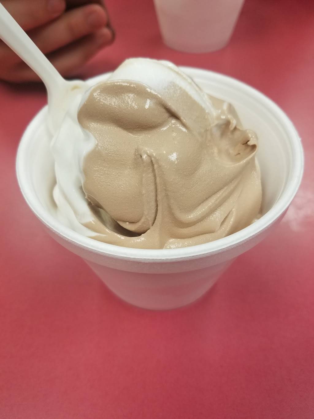 Sno-White Drive In | restaurant | 141 W Inyo Ave, Tulare, CA 93274, USA | 5596861801 OR +1 559-686-1801