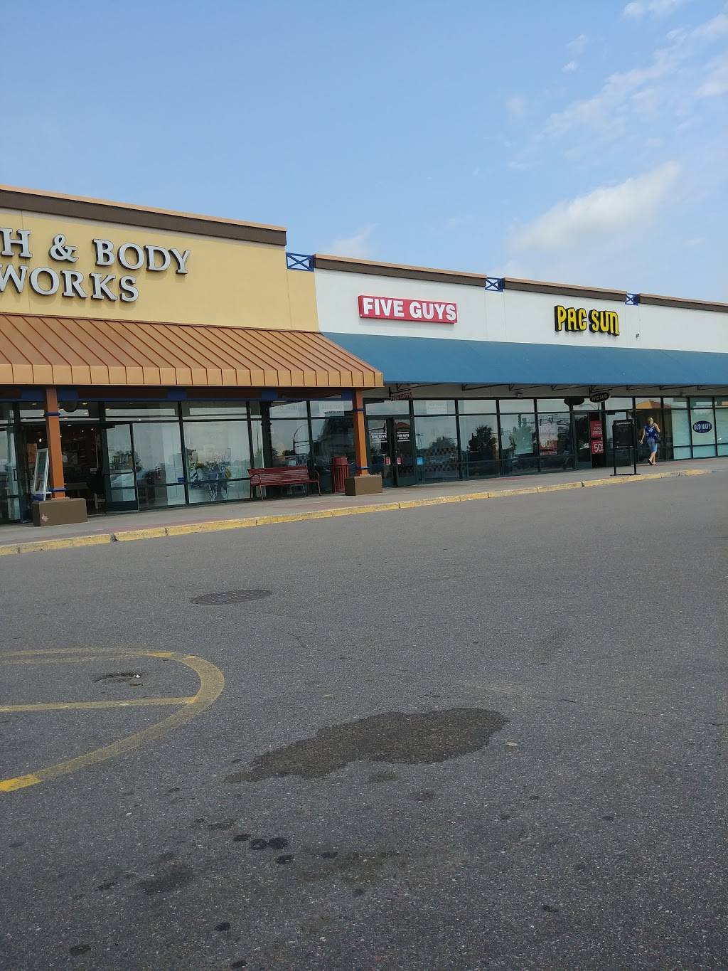 Five Guys | meal takeaway | 6415 Labeaux Ave NE, Albertville, MN 55301, USA | 7634971399 OR +1 763-497-1399