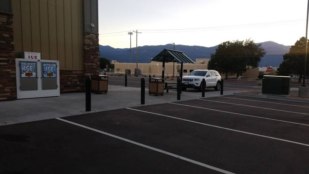 Maverik | restaurant | 711 E Fillmore St, Colorado Springs, CO 80907, USA | 7194713374 OR +1 719-471-3374