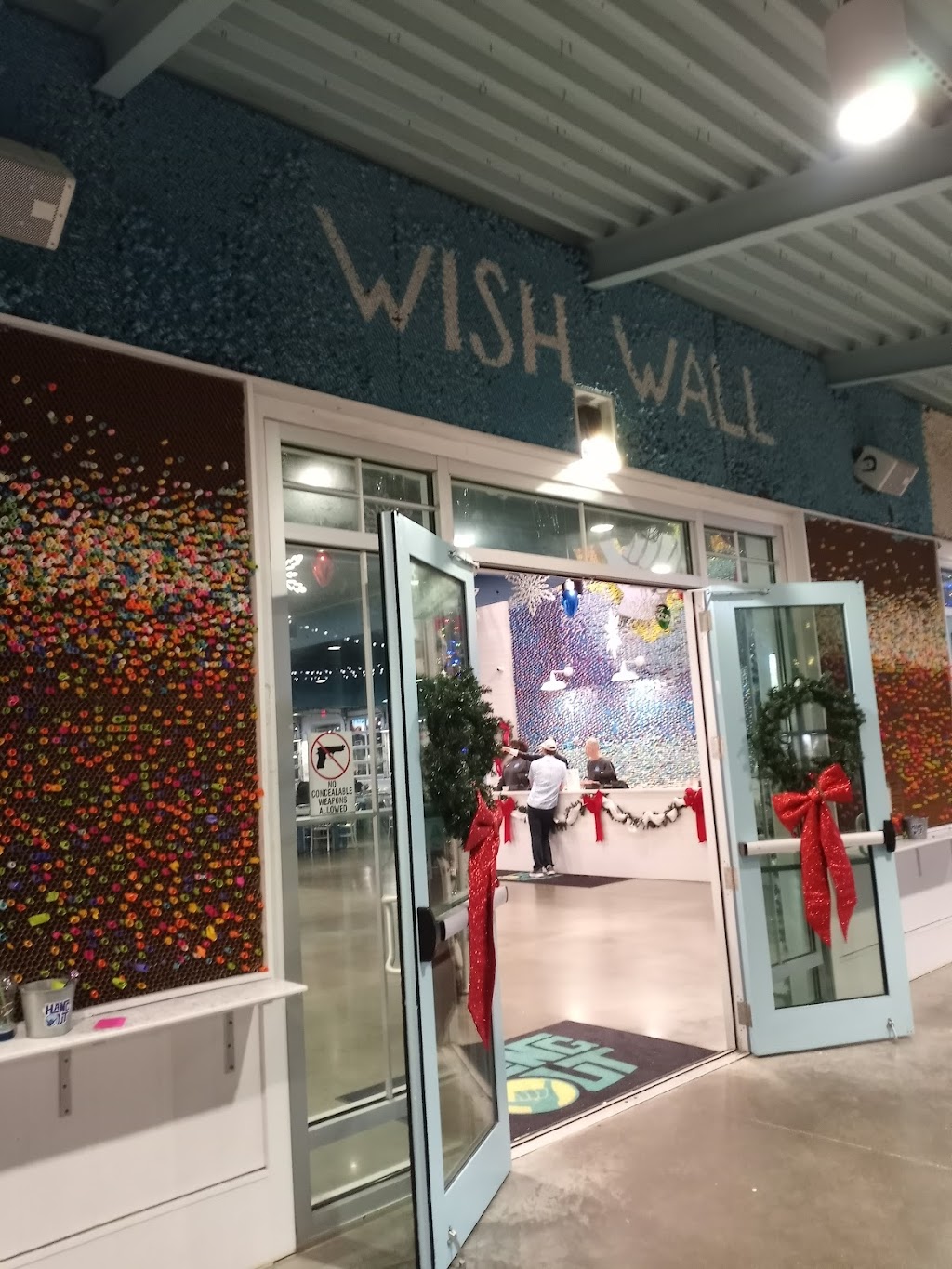 The Hangout | restaurant | 1181 Celebrity Cir, Myrtle Beach, SC 29577, USA | 8433859811 OR +1 843-385-9811