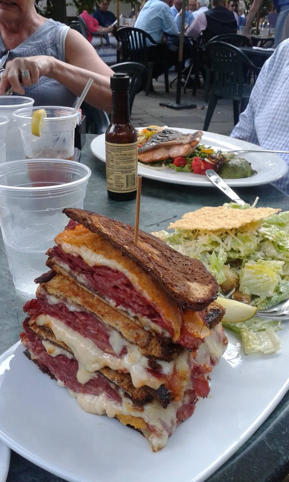 Four Dogs Tavern | restaurant | 1300 W Strasburg Rd, West Chester, PA 19382, USA | 6106924367 OR +1 610-692-4367