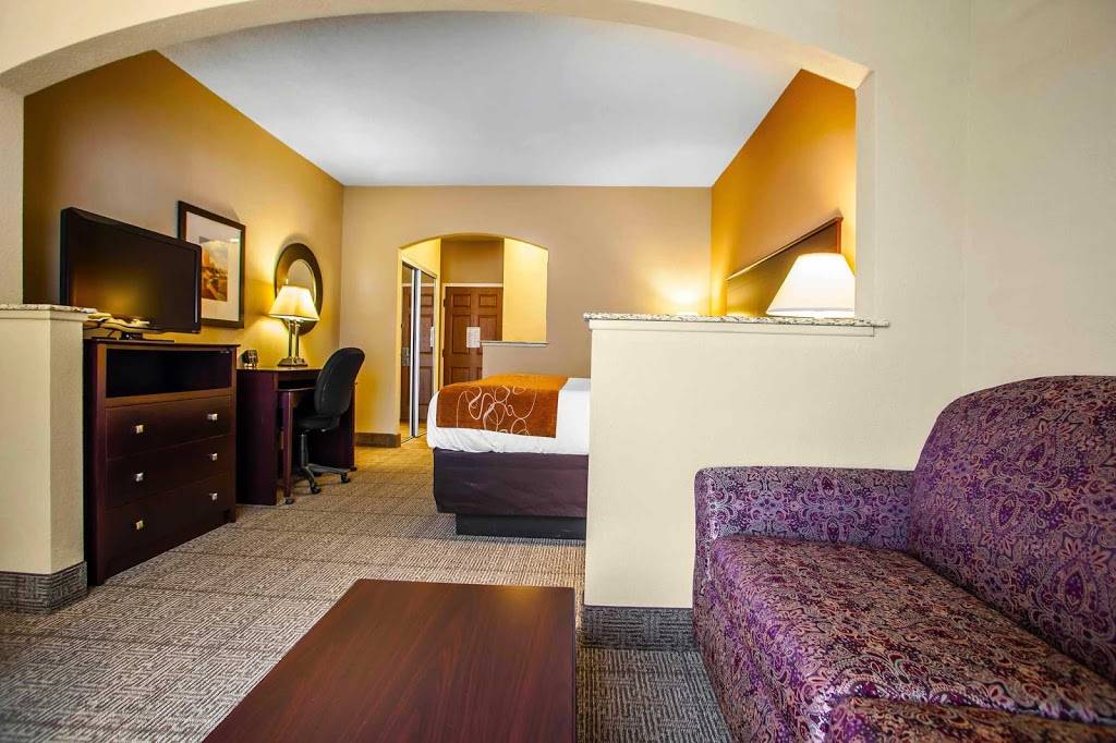 Comfort Suites | restaurant | 2620 S Dirksen Pkwy, Springfield, IL 62703, USA | 2177534000 OR +1 217-753-4000