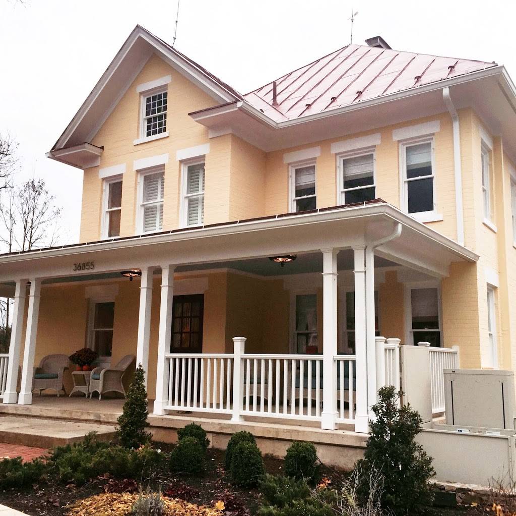 West End Wine Bar & Pub | restaurant | 36855 W Main St, Purcellville, VA 20132, USA | 5404417896 OR +1 540-441-7896