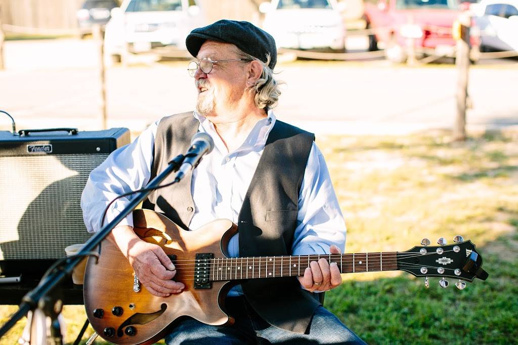 Cedar Valley Eats | restaurant | 12701 Nutty Brown Rd, Austin, TX 78737, USA | 5125853316 OR +1 512-585-3316