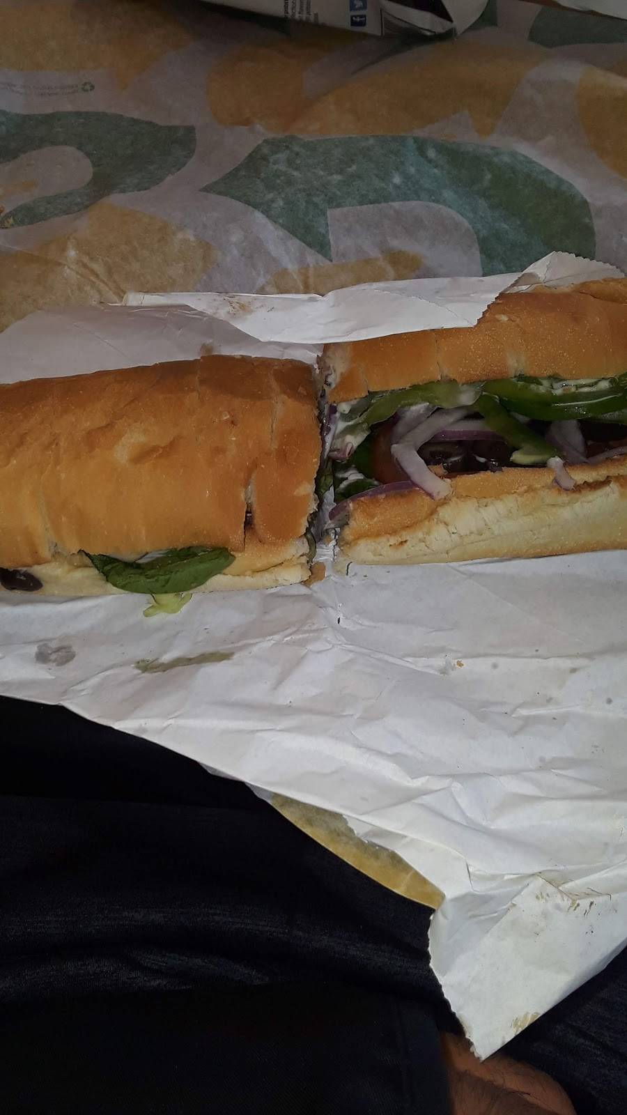 Subway | restaurant | 2931 New Pinery Rd, Portage, WI 53901, USA | 6087425331 OR +1 608-742-5331