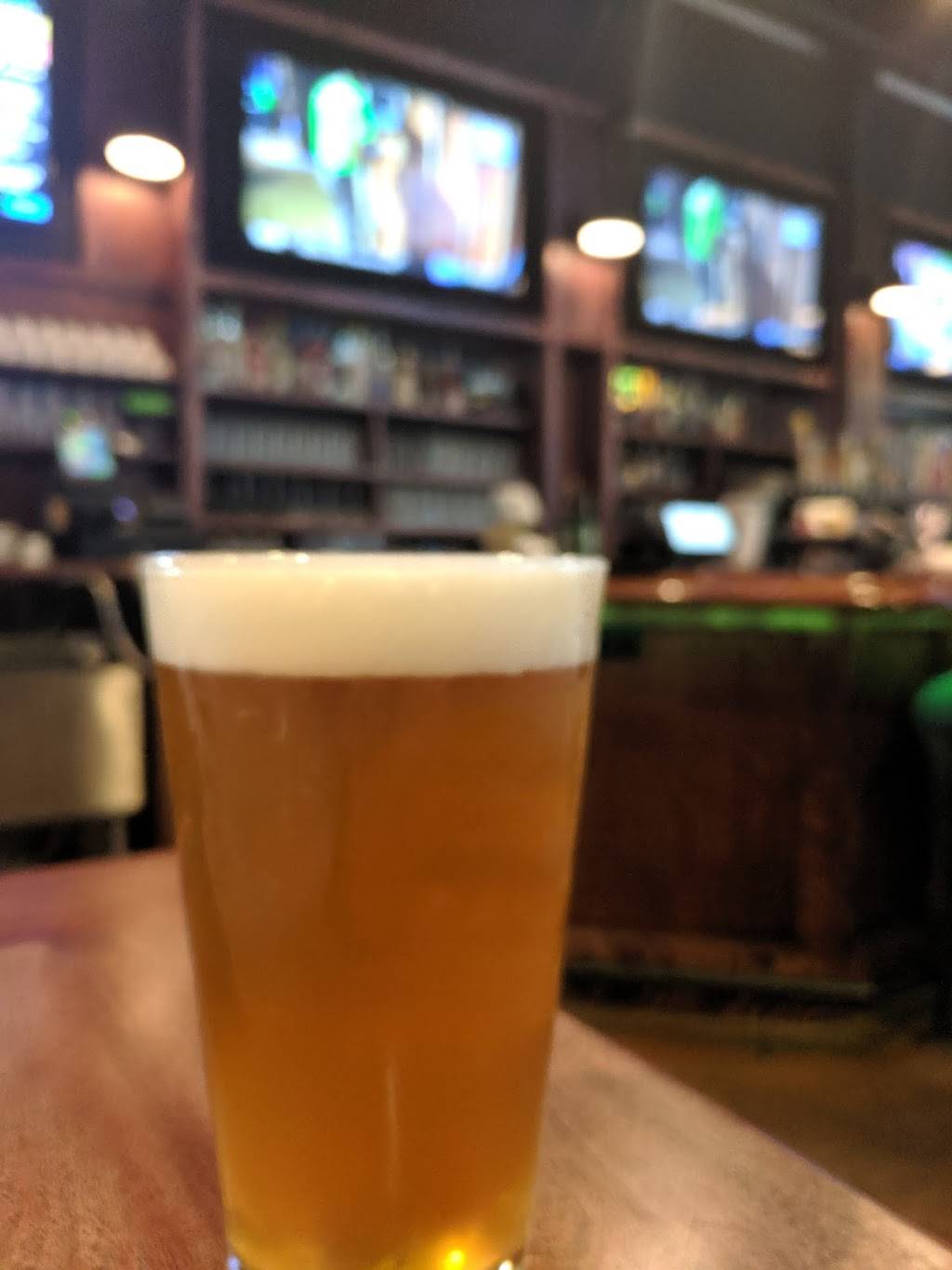 Shoppers Pub + Eatery | restaurant | 18 Lake Ave, Manchester, NH 03101, USA | 6032325252 OR +1 603-232-5252